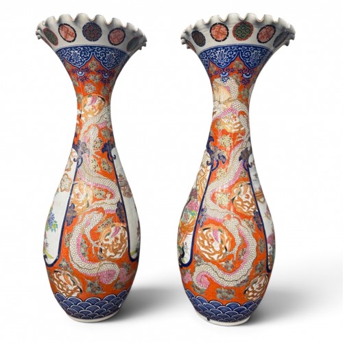 Céramiques, Porcelaines  - Paire de grands vases en porcelaine Imari, Japon fin XIXe siècle