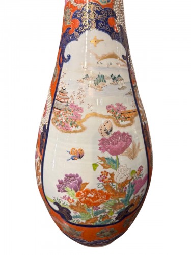 Antiquités - Paire de grands vases en porcelaine Imari, Japon fin XIXe siècle