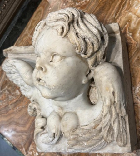 XVIIIe siècle - Tête d'ange ailé en marbre blanc de Carrare, italie XVIIIe siècle