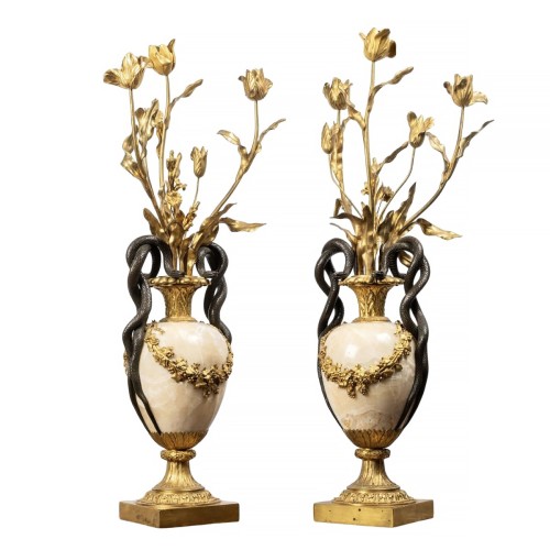 Paire de grands vases "Aux serpents" d'après Pierre Gouthière (1732 - 1813)