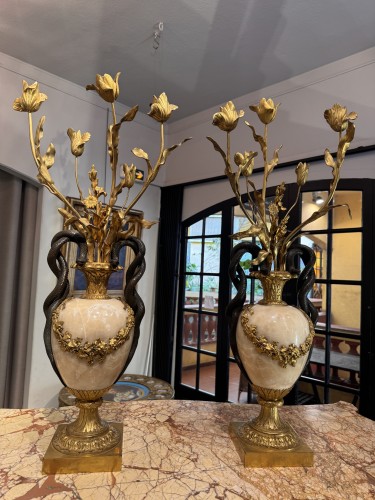 Objet de décoration Cassolettes, coupe et vase - Paire de grands vases "Aux serpents" d'après Pierre Gouthière (1732 - 1813)