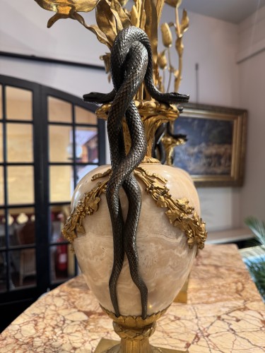 XIXe siècle - Paire de grands vases "Aux serpents" d'après Pierre Gouthière (1732 - 1813)