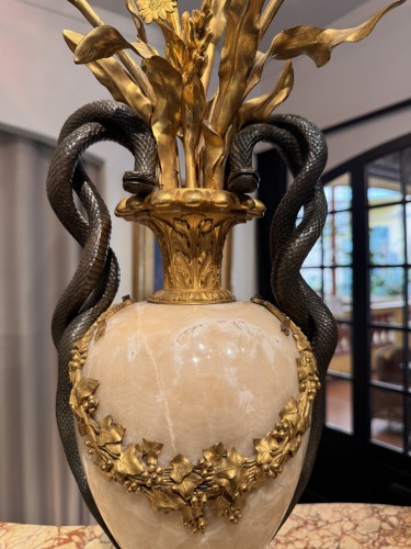  - Paire de grands vases "Aux serpents" d'après Pierre Gouthière (1732 - 1813)