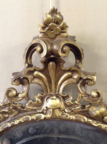 Antiquités - Paire de miroirs en bois sculpté et doré