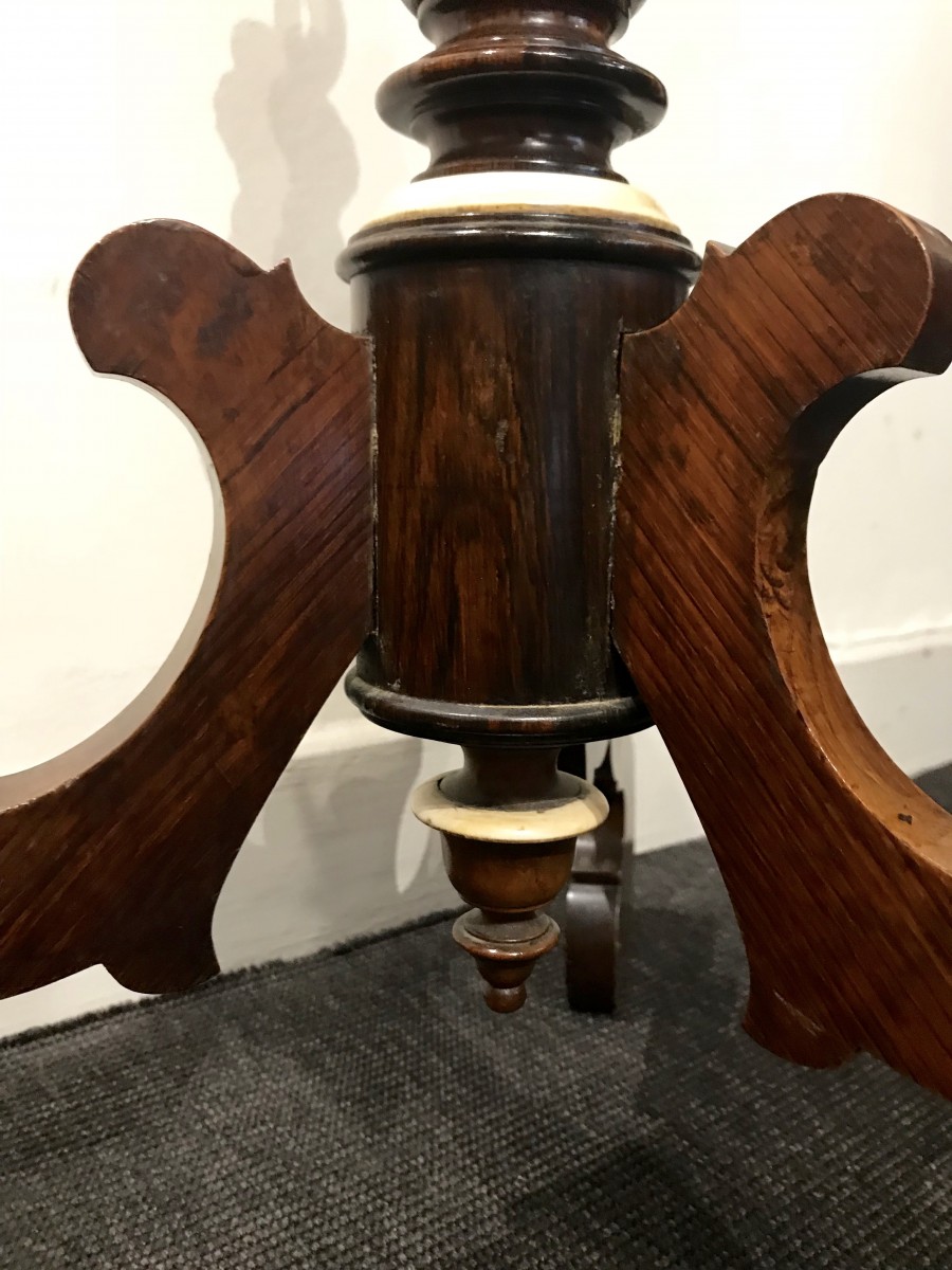 Tripod High Stand, Portuguese Work Of The 19th Century - Ref.67836 Antiquaire : ➔ Enzo Gironi - Blue Antique; Téléphone : +33 (0)6 30 30 64 79 - Tripod High Stand, Portuguese Work Of The 19th Century - Ref.67836