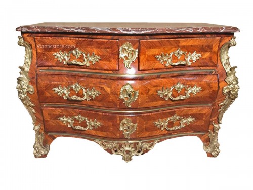 Commode tombeau en bois de rose époque Régence