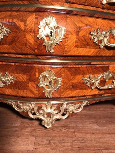 Antiquités - Commode tombeau en bois de rose époque Régence