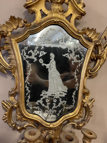 XIXe siècle - Paire de miroirs d'applique en bois doré, verres gravés, XIXe siècle