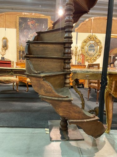 Antiquités - Escalier colimaçon en chêne, France 19e siècle
