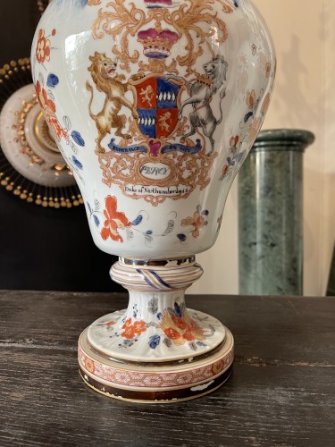 Antiquités - Paire de vases en porcelaine, Angleterre fin XIXe siècle
