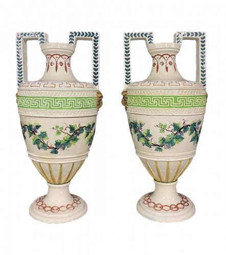 Paire de grands vases en faïence, début XIXe