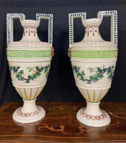 Paire de grands vases en faïence, début XIXe - Objet de décoration Style 