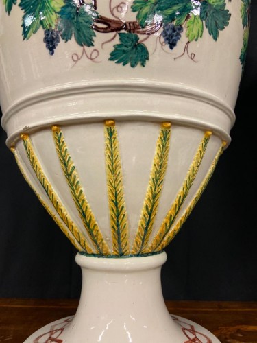 Antiquités - Paire de grands vases en faïence, début XIXe