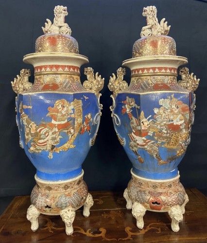 Paire de grands vases en faïence, Japon XIXe - Objet de décoration Style 