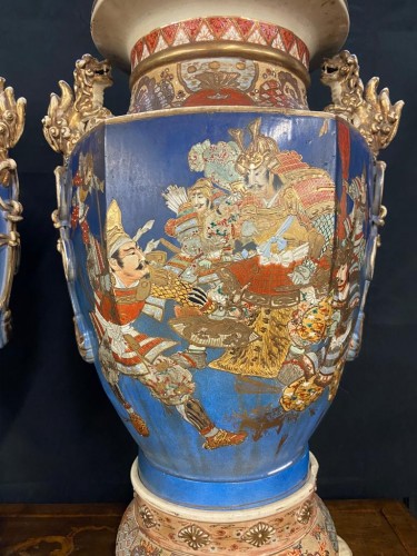 Antiquités - Paire de grands vases en faïence, Japon XIXe