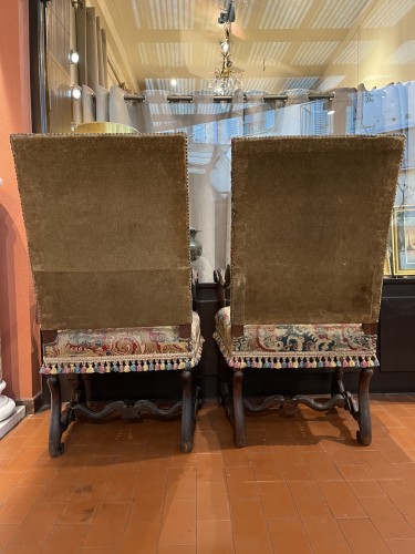 Antiquités - Paire de fauteuils Louis XIV en noyer, époque XVIIe siècle