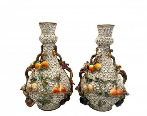 Paire de vases schneeballen, fin XIXe siècle