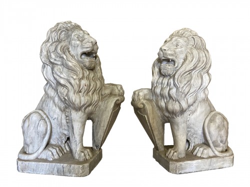Paire de lions fin 19e en marbre