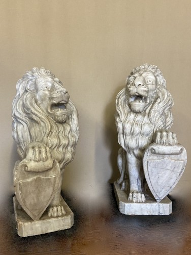 Paire de lions fin 19e en marbre - Sculpture Style 