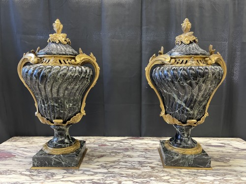 Paire de vases couverts en marbre vert et bronze, fin XIXe - Objet de décoration Style 