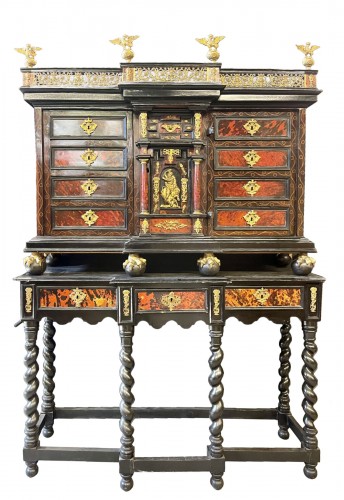 Cabinet en placage d'écaille et bronze doré, Italie 17e siècle