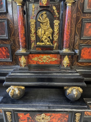 Mobilier Cabinet & Coffre - Cabinet en placage d'écaille et bronze doré, Italie 17e siècle