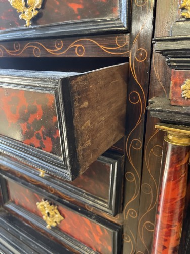 Antiquités - Cabinet en placage d'écaille et bronze doré, Italie 17e siècle