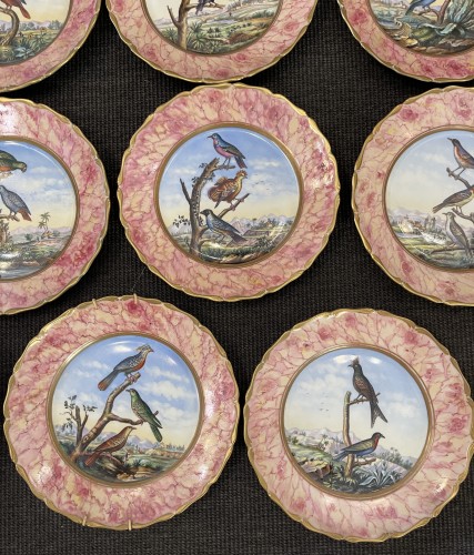 Antiquités - Suite de 15 assiettes en porcelaine de Sevres du XIXe siècle