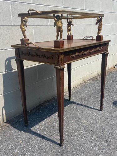 Table à thé en bois de placage marqueté et bronze doré, XIXe siècle - 