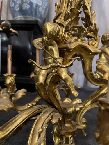 Antiquités - Lustre " aux amours " en bronze doré d'après Jacques Caffieri