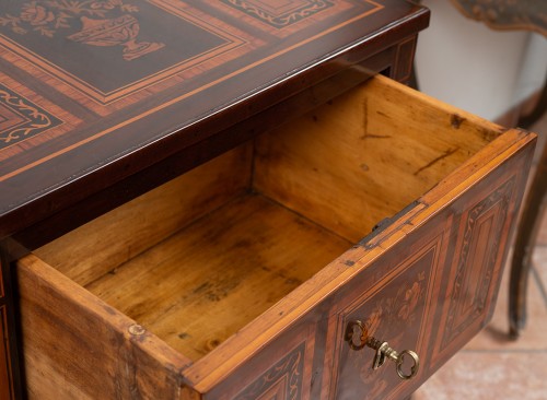 Table de chevet napolitaine du 18e siècle en bois précieux exotiques - Borrelli Antichita