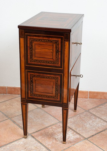 18th century - Neapolitan bedside table of the 18th century in precious exotic woods