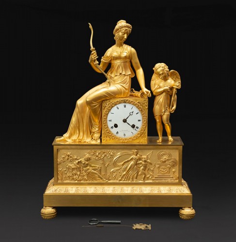 Antiquités - Pendule en bronze vers 1820/30