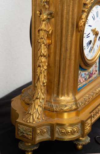 Napoleon III clock in gilt bronze and porcelain plates - 