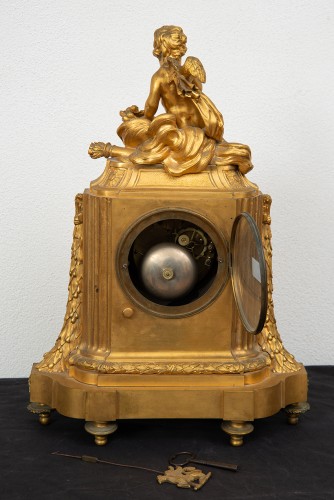 XIXe siècle - Pendule Napoléon III en bronze doré et plaques de porcelaine