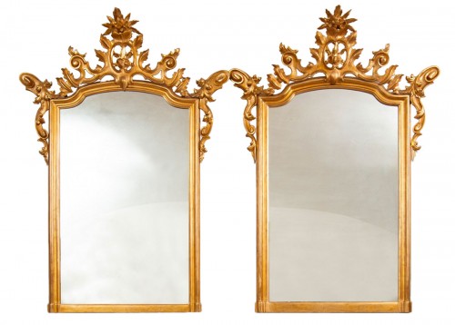 Paire de miroirs napolitains en bois doré et sculpté