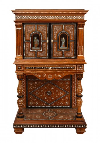 Cabinet du 19e siècle en bois de noyer et os