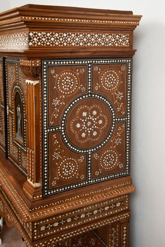 Cabinet du 19e siècle en bois de noyer et os - Borrelli Antichita