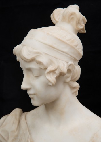 Buste de jeune femme en albâtre signé Battaglia - Sculpture Style 