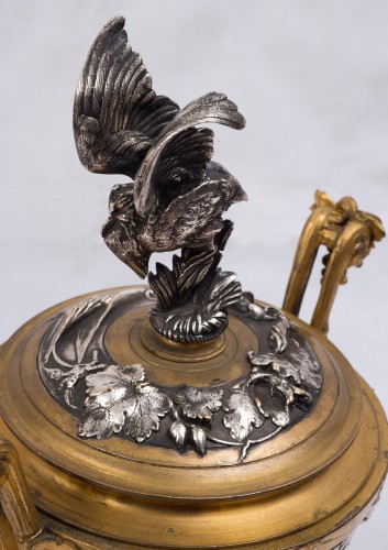 Objet de décoration Cassolettes, coupe et vase - Coupe en bronze doré et argenté sur socle en albâtre 