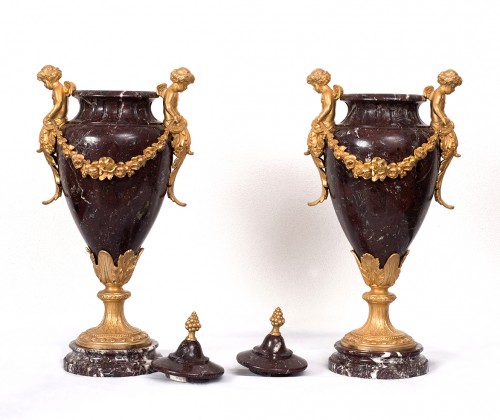 Paire de vases cassolettes en marbre et bronze, France XIXe siècle - 