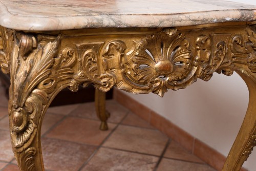 XIXe siècle - Table de salon en bois doré et sculpté, fin XIXe siècle