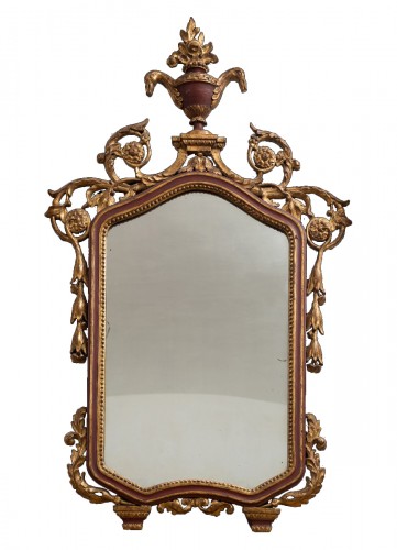 Miroir doré à la feuille d'or et laque. rouge, Italie 1ere moitié du XVIIIe siècle