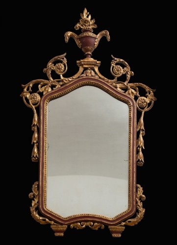 XVIIIe siècle - Miroir doré à la feuille d'or et laque. rouge, Italie 1ere moitié du XVIIIe siècle