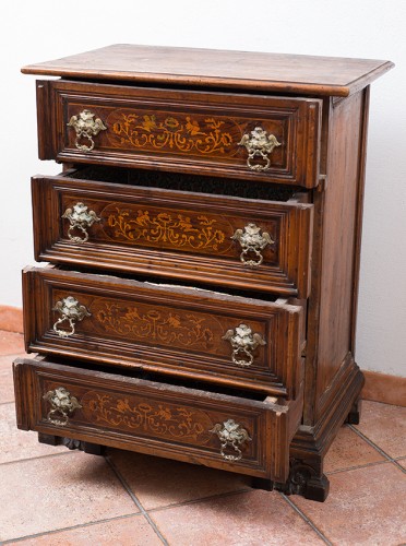 Petite commode lombarde du XVIIIe siècle - Mobilier Style 