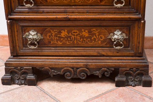 Mobilier Commode - Petite commode lombarde du XVIIIe siècle