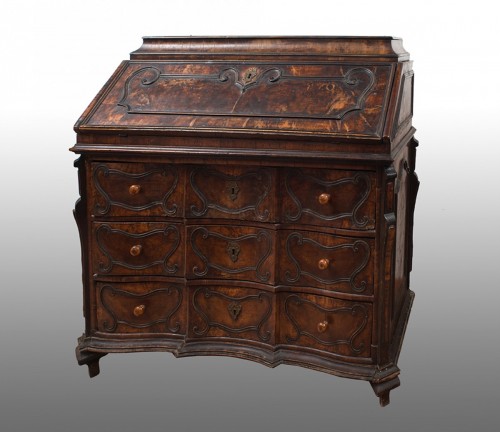 Antiquités - Scriban chest of drawers in walnut wood - Italy, Lombardy 19th century