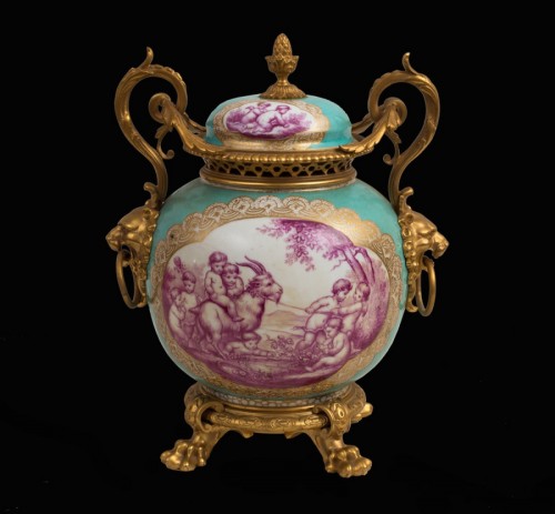 XIXe siècle - Vase table en porcelaine fin 19e siècle