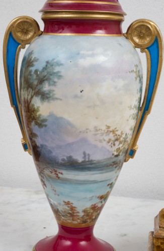 Paire de vases en porcelaine - France 19e siècle - Borrelli Antichita