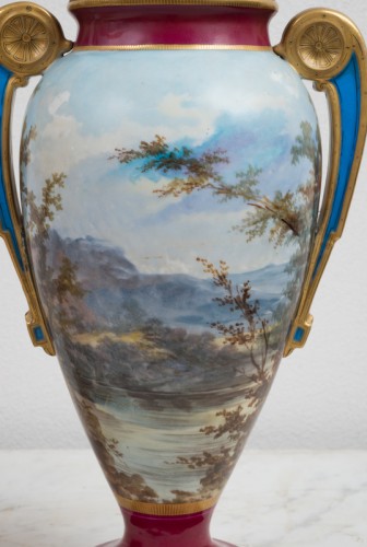 XIXe siècle - Paire de vases en porcelaine - France 19e siècle